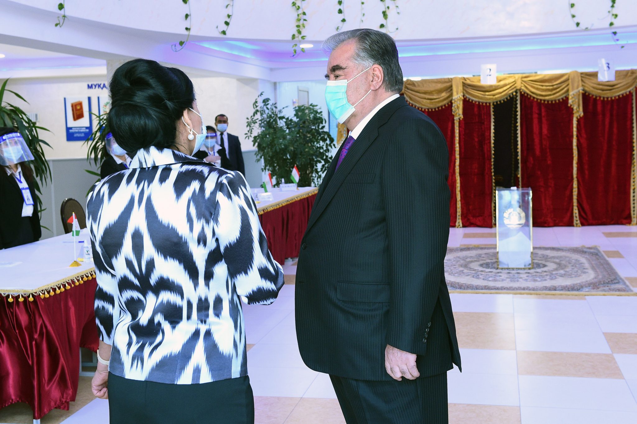 Год рождения эмомали рахмон. Эмомали Рахмон. Эмомали Рахмон 1992. Дом президента Таджикистана Эмомали Рахмон. Эмомали Рахмон 2022.
