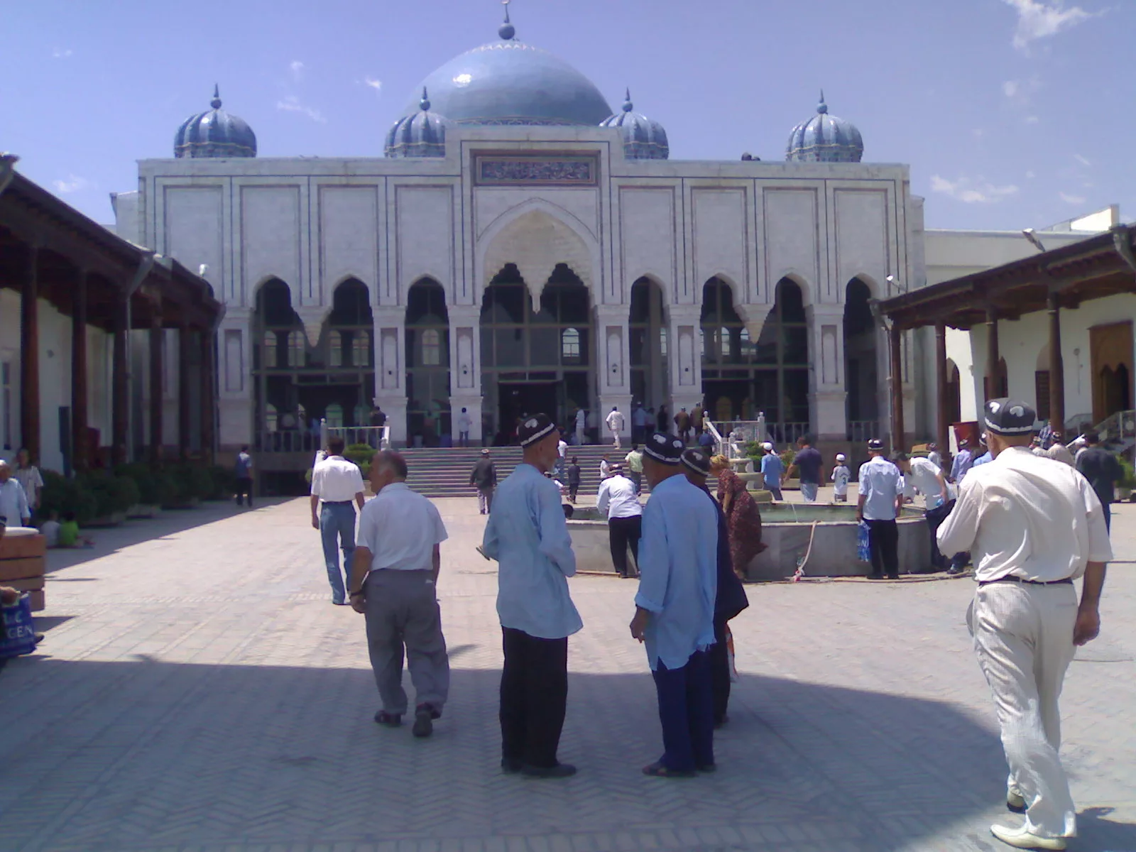 Колхозобод 14 дней. Мечеть в Душанбе. Мечеть хавзи сангин. Мечеть колхозобод. Масчиди Шохмансур.